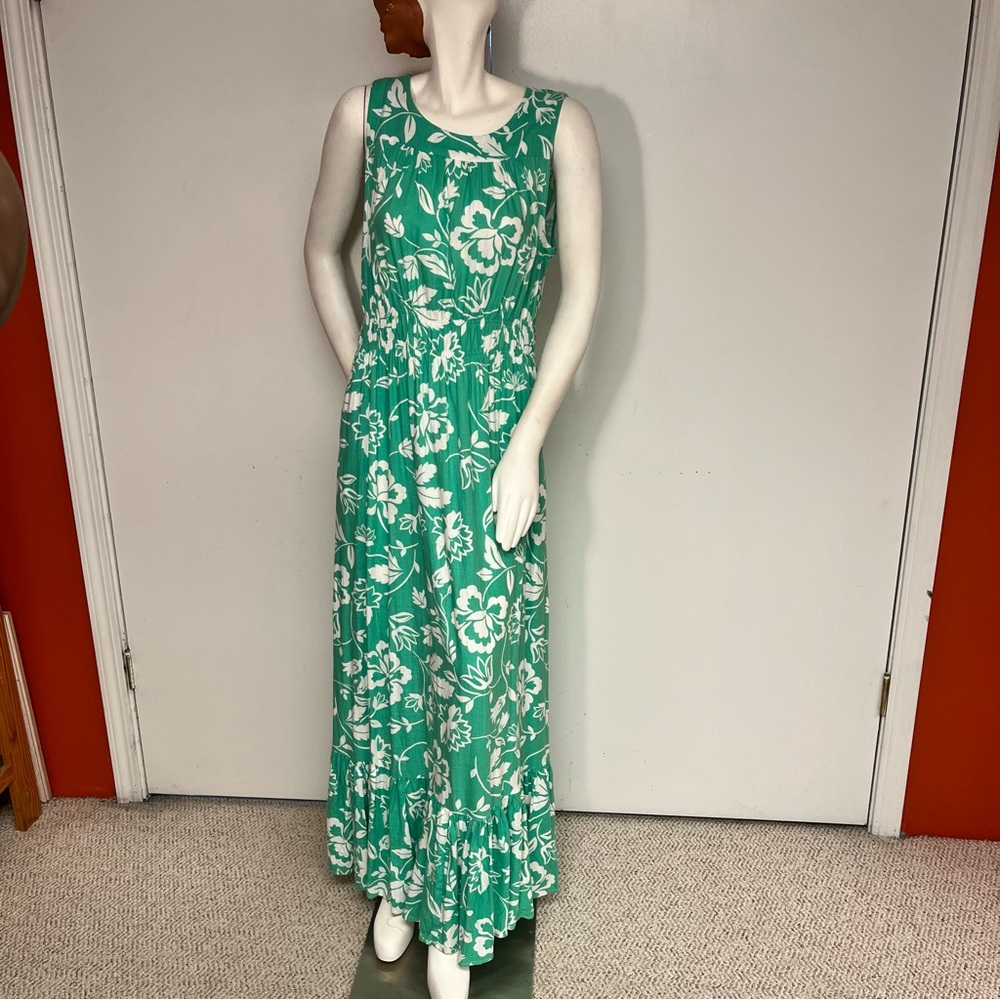 Green floral sleeveless maxi, loose fitting Large